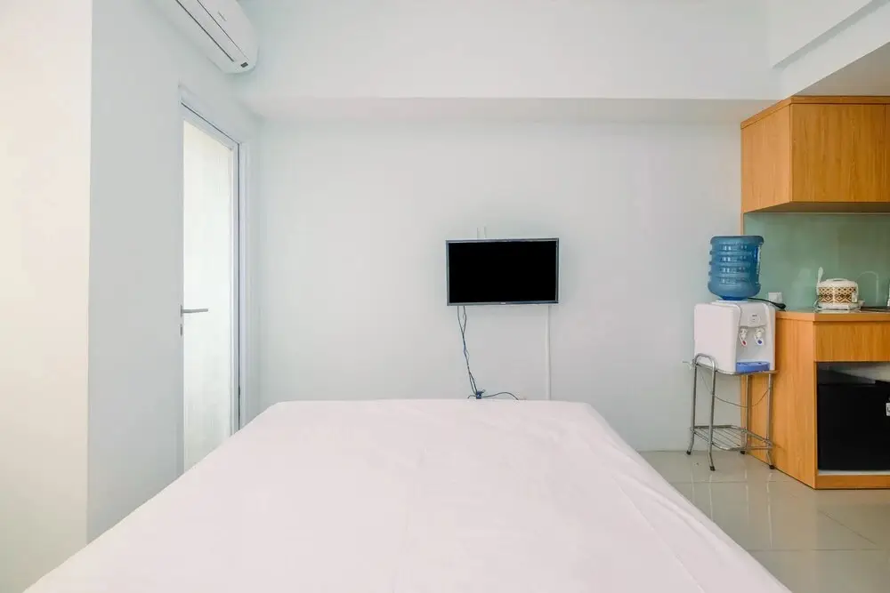 Караванг: Modern Style Studio Tamansari Mahogany Apartment with City View