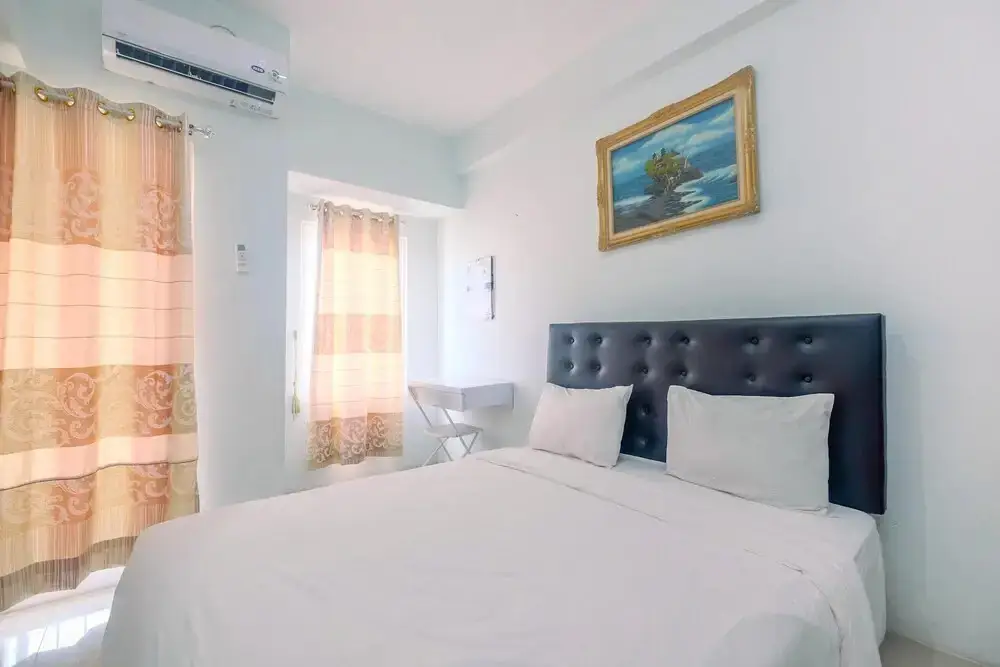 Караванг: Minimalist Studio at Tamansari Mahogany Karawang Apartment