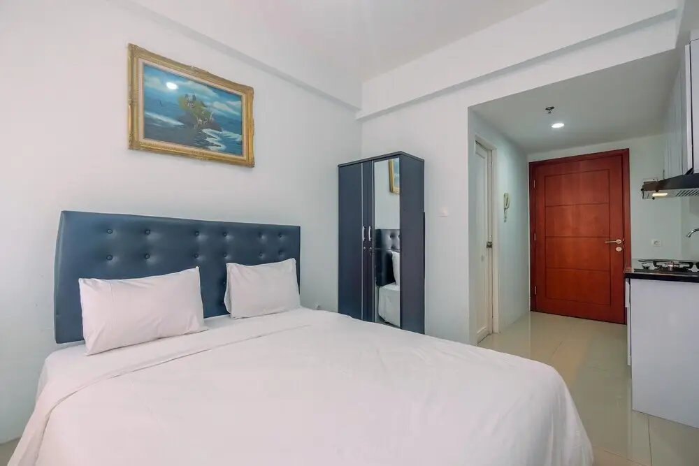 Караванг: Minimalist Studio at Tamansari Mahogany Karawang Apartment