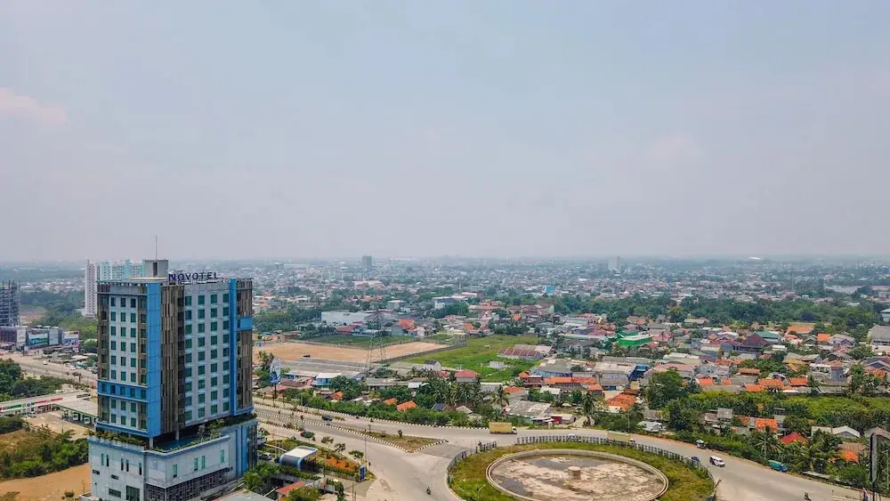 Караванг: Minimalist Studio at Tamansari Mahogany Karawang Apartment