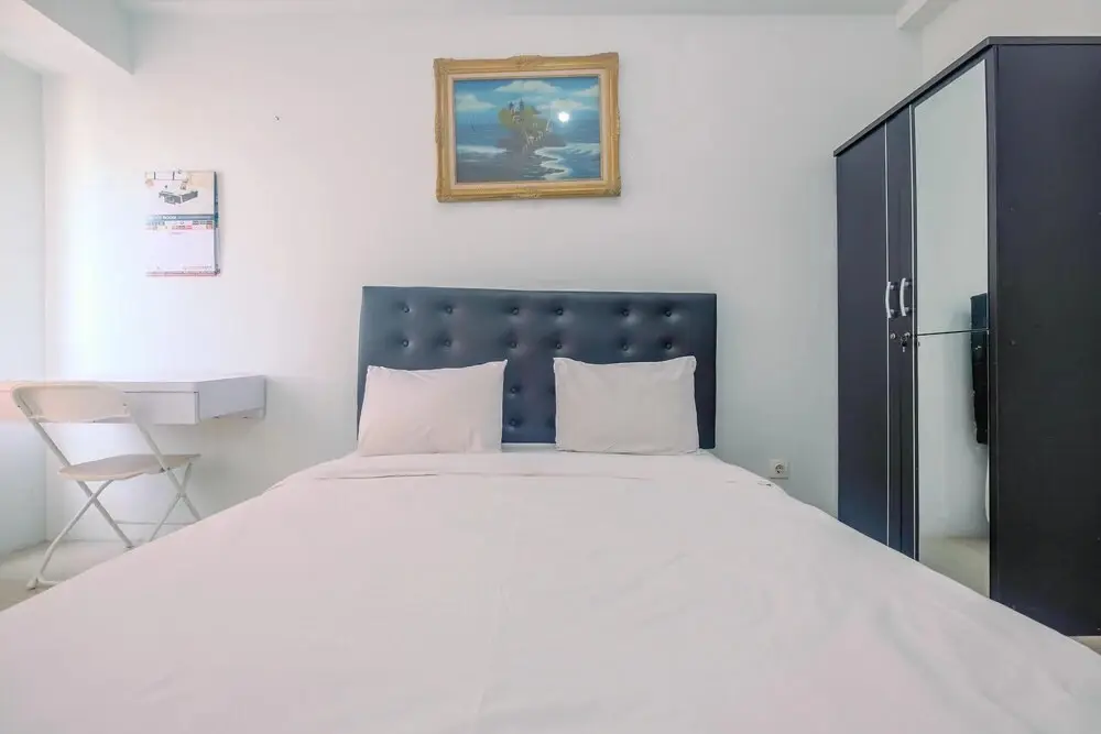Караванг: Minimalist Studio at Tamansari Mahogany Karawang Apartment
