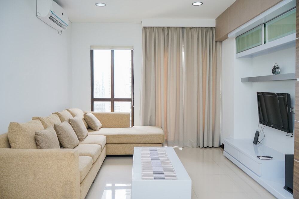 Джакарта: Homey and Modern Tamansari Semanggi 2BR Apartment