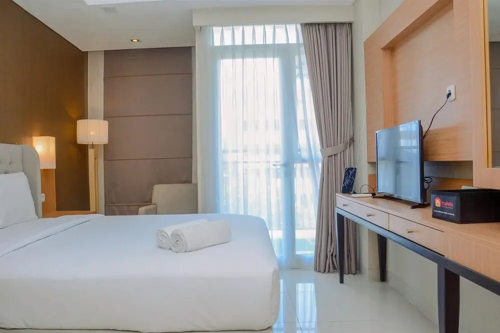 Джакарта: Comfy and Modern Studio Apartment at Elpis Residence