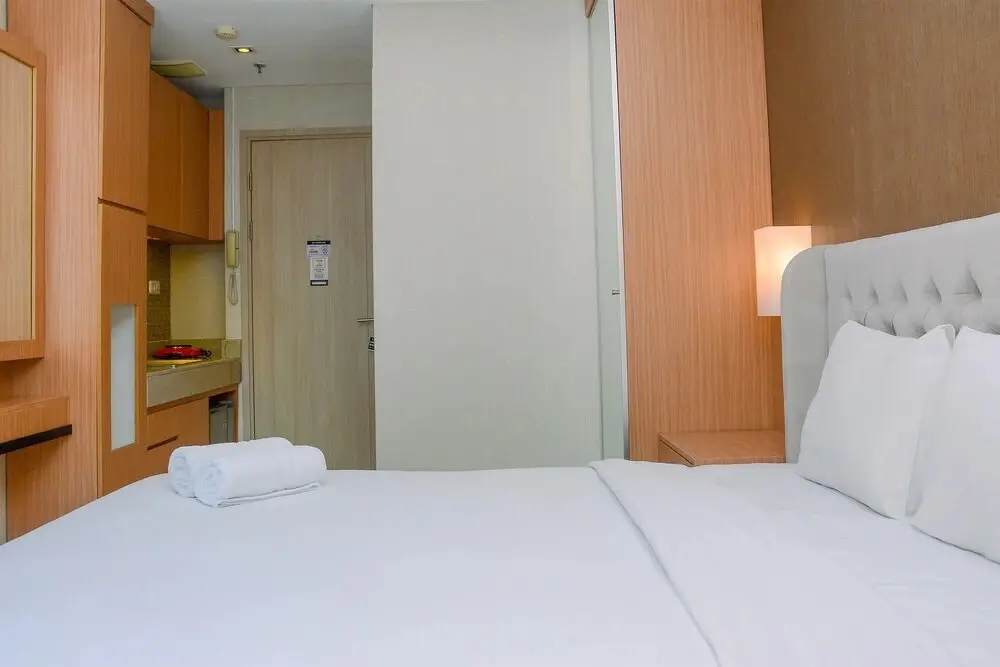 Джакарта: Comfy and Modern Studio Apartment at Elpis Residence