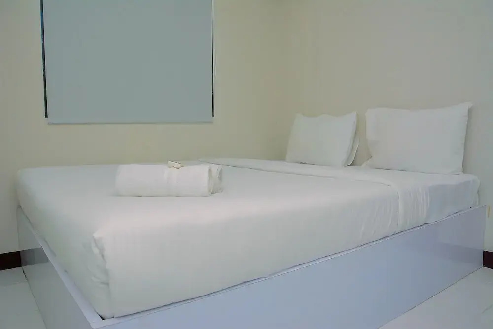 Бекаси: Brand New and Compact 2BR Lagoon Bekasi Town Square Apartment