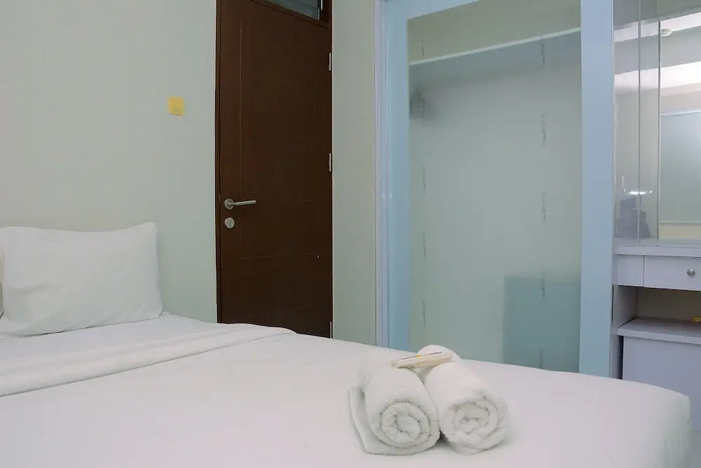 Бекаси: Brand New and Compact 2BR Lagoon Bekasi Town Square Apartment