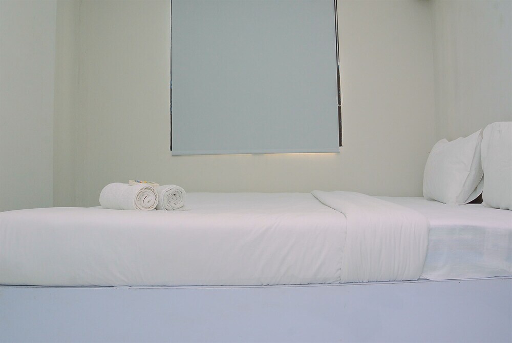 Бекаси: Brand New and Compact 2BR Lagoon Bekasi Town Square Apartment
