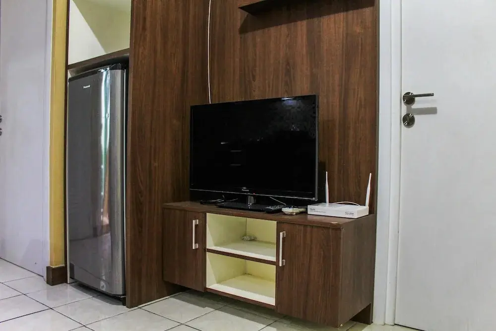 Джакарта: Comfortable and Tranquil 2BR Apartment at Green Pramuka By Travelio