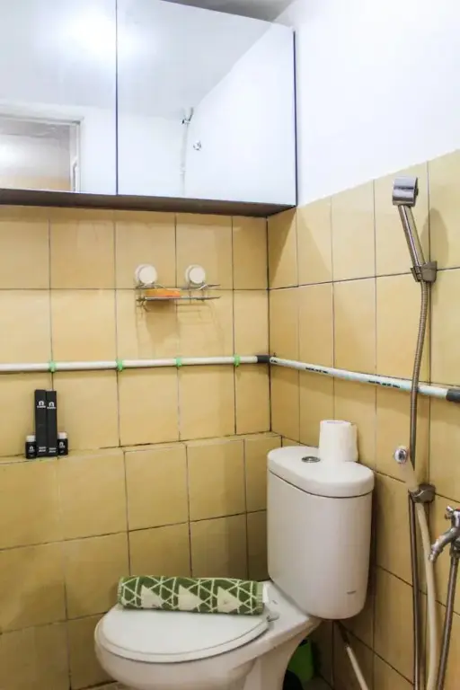 Джакарта: Comfortable and Tranquil 2BR Apartment at Green Pramuka By Travelio