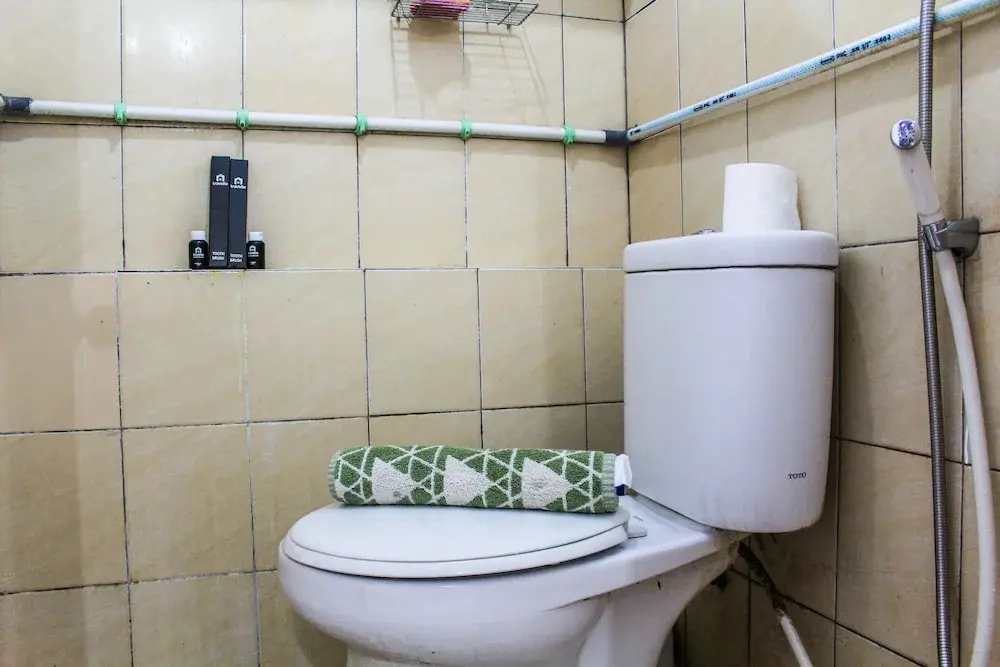 Джакарта: Comfortable and Tranquil 2BR Apartment at Green Pramuka By Travelio