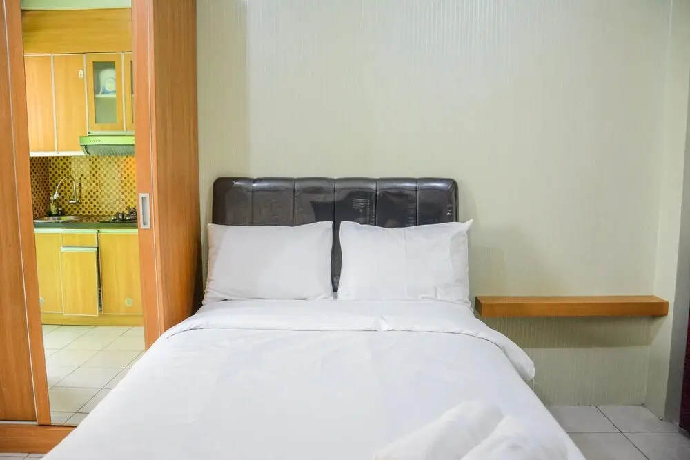 Джакарта: Stylish and Comfortable Studio Green Pramuka Apartment