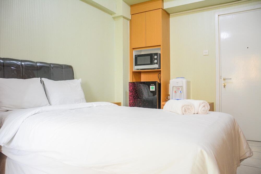 Джакарта: Stylish and Comfortable Studio Green Pramuka Apartment