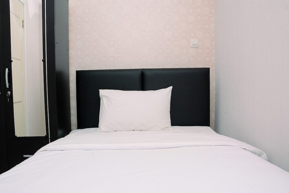 Джакарта: Minimalist 2BR Apartment at Green Pramuka