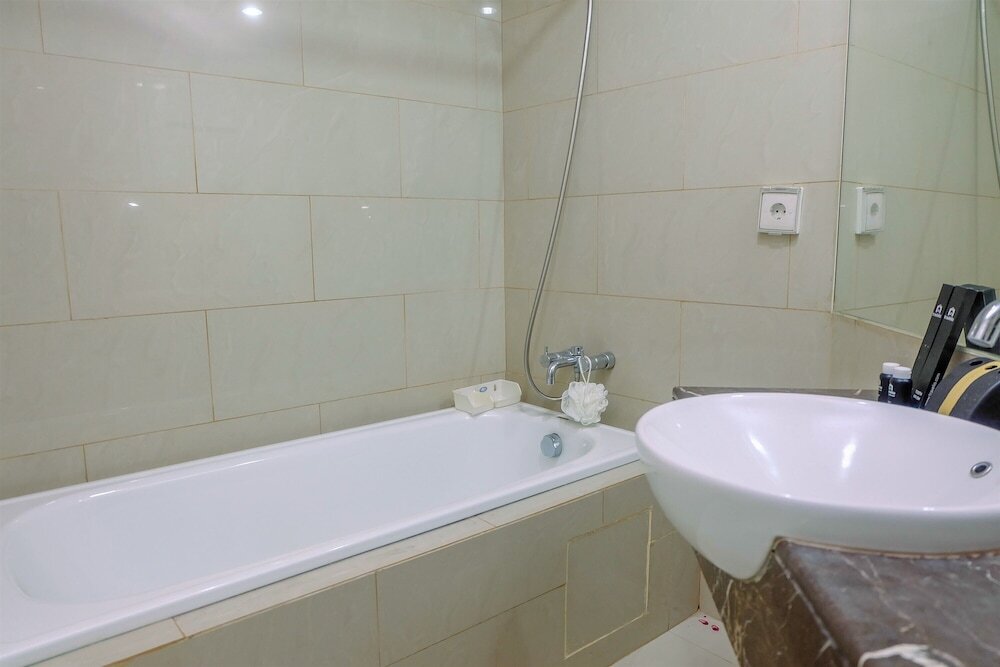 Джакарта: Great Location 1BR Gandaria Heights Apartment