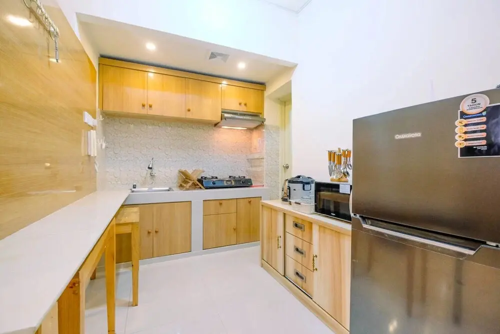 Джакарта: Strategic 2BR Apartment with Workspace @ Season City