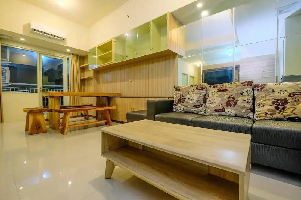 Джакарта: Strategic 2BR Apartment with Workspace @ Season City