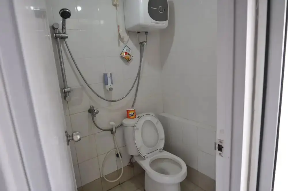 Джакарта: Clean & Comfy Room at Bassura with open view window
