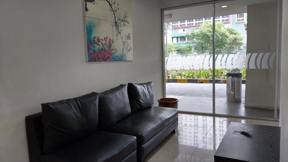 Джакарта: Clean & Comfy Room at Bassura with open view window