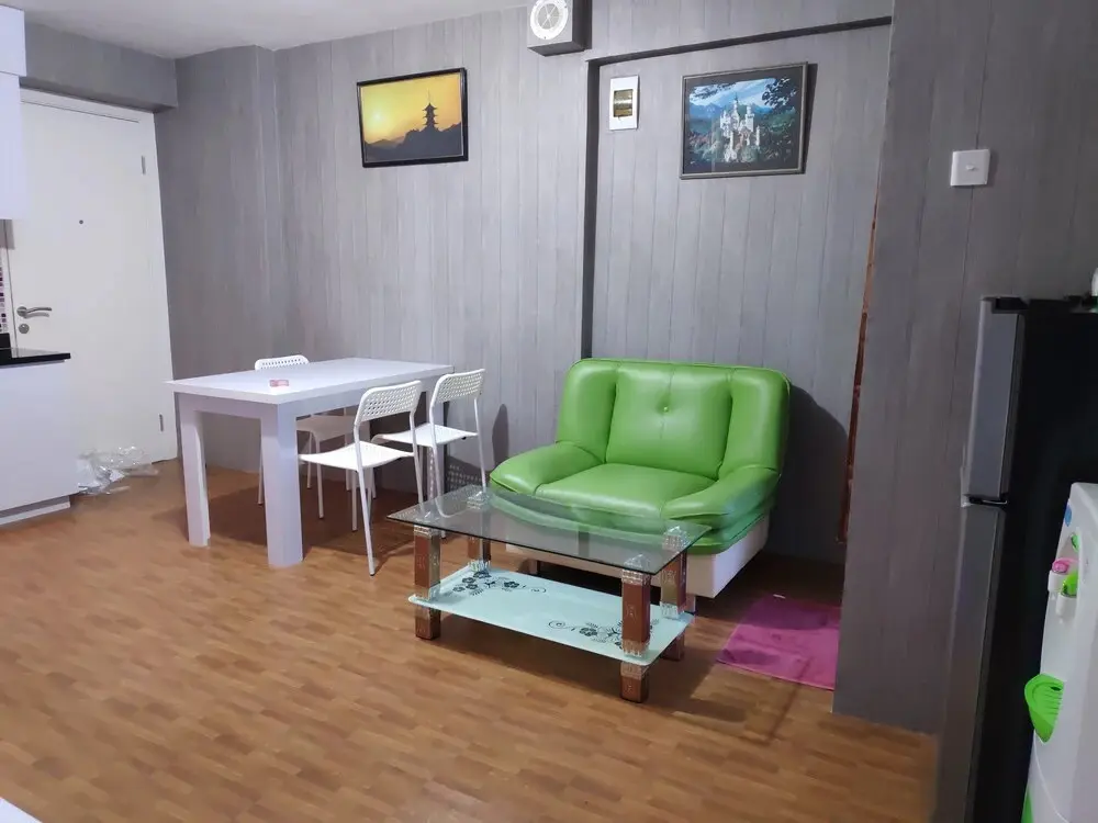 Джакарта: Clean & Comfy Room at Bassura with open view window