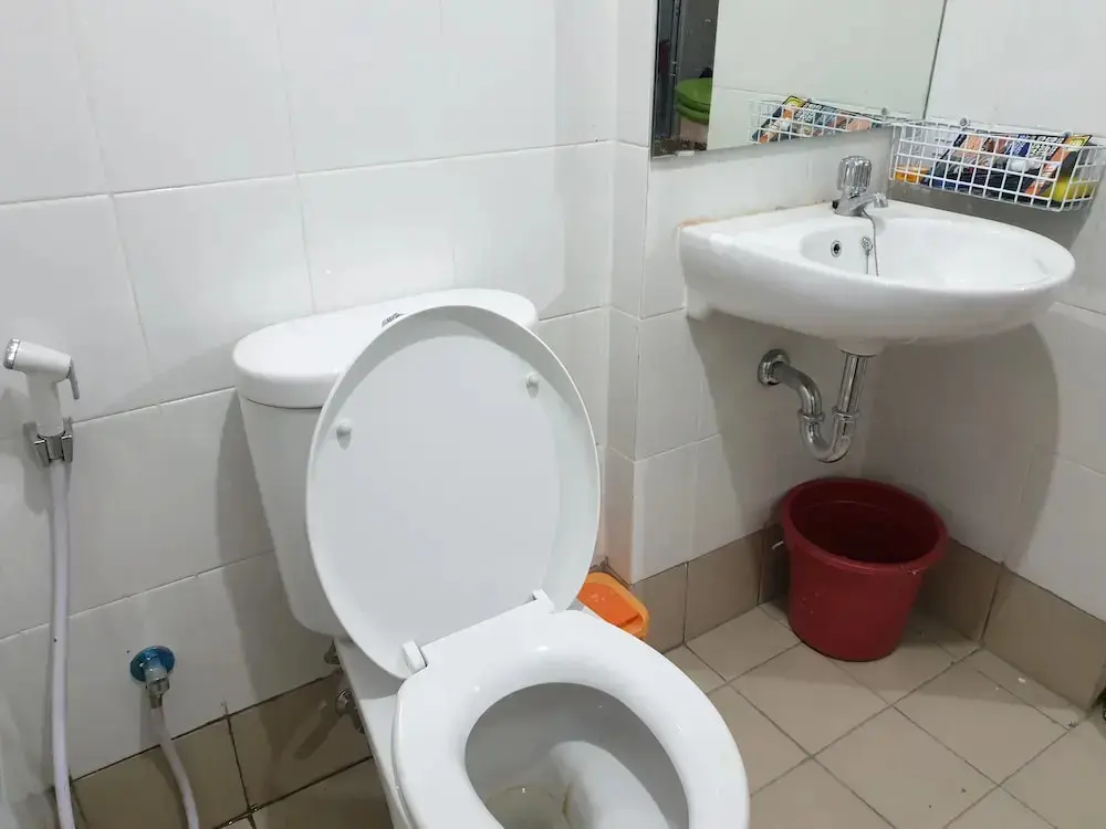 Джакарта: Clean & Comfy Room at Bassura with open view window
