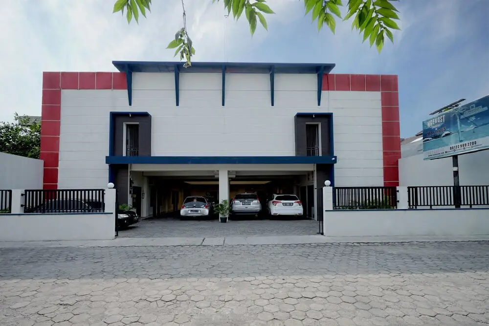 Семаранг: D' Paragon Bulusan
