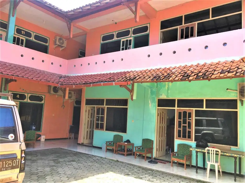 Парангтритис: Hotel Widodo 3
