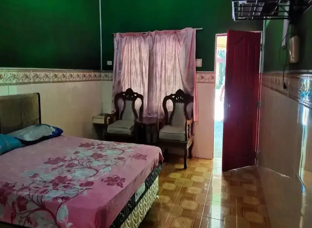 Петумбак: Hotel Sayna