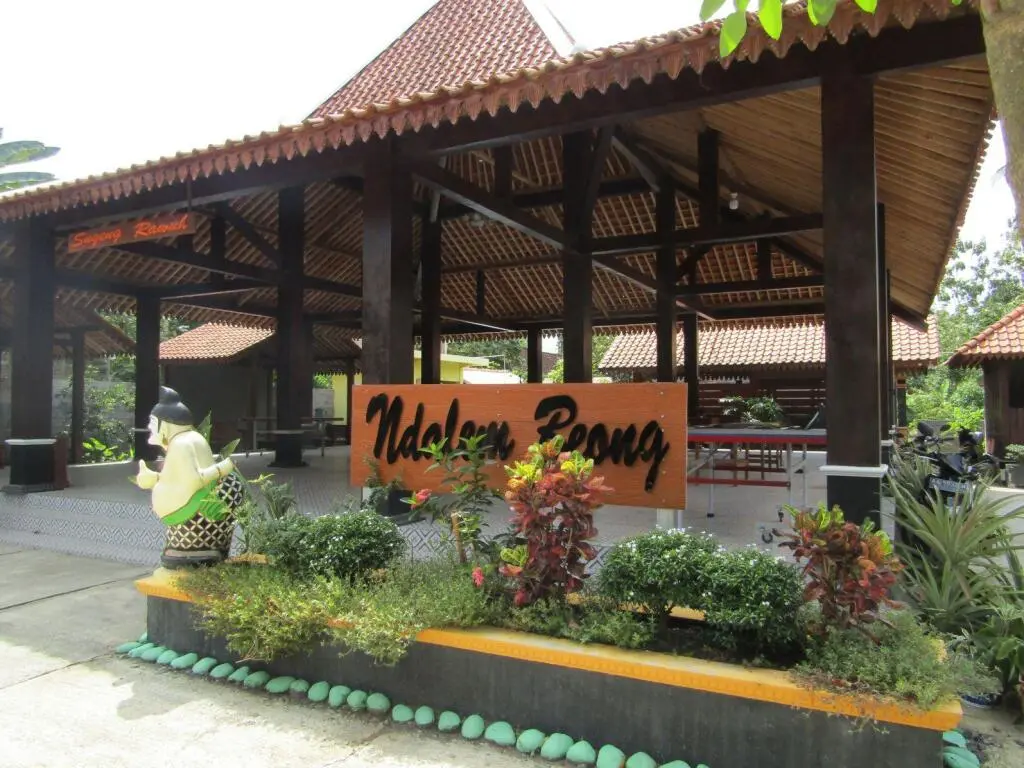 Боробудур: Penginapan Wardi Syariah Borobudur by Ndalem Beong