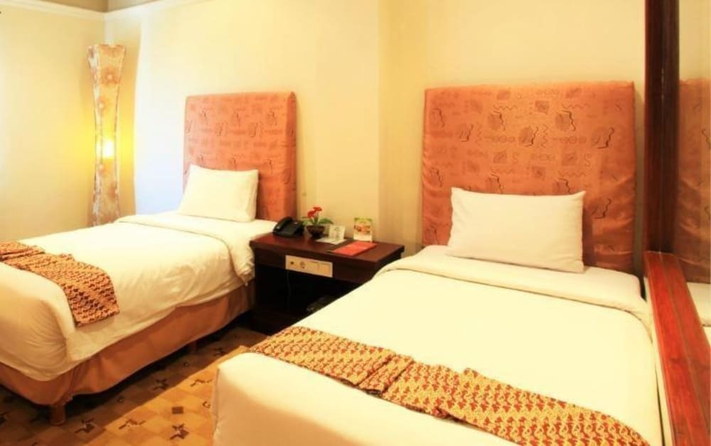 Чиребон: Grand Tryas Hotel