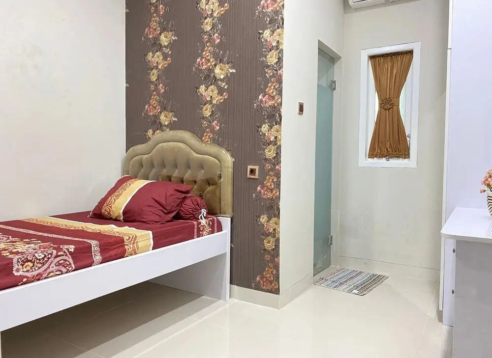 Депок: Guesthouse Putri Griya Fikarda by ZUZU