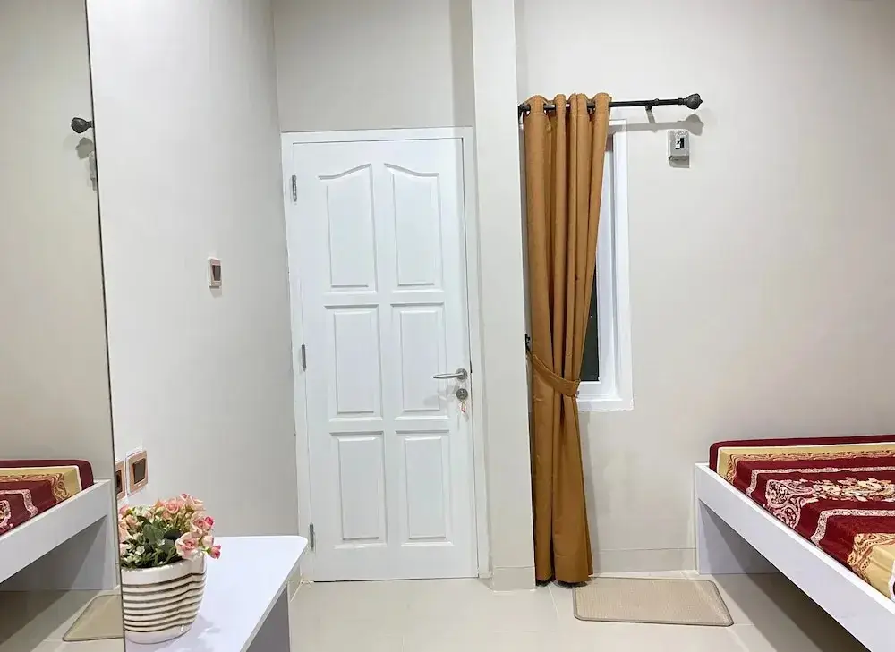Депок: Guesthouse Putri Griya Fikarda by ZUZU
