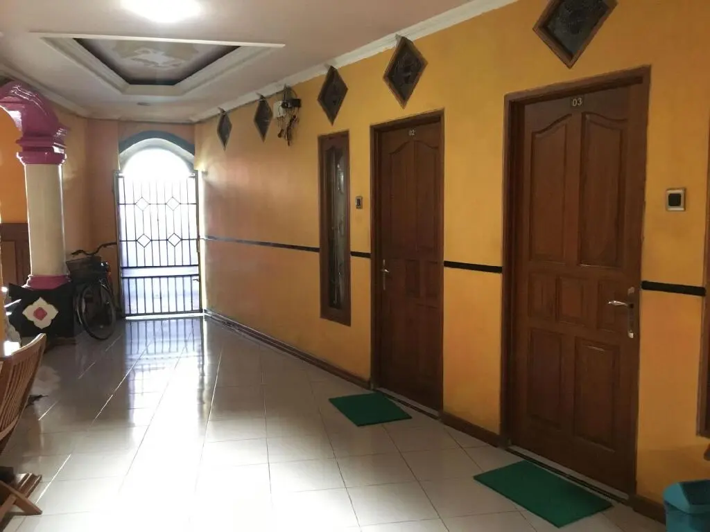 Клатен: Hotel Alami near Alun-Alun Klaten