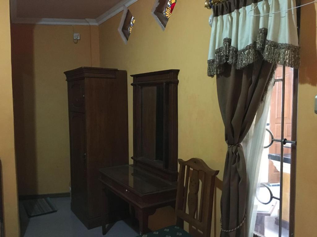 Клатен: Hotel Alami near Alun-Alun Klaten