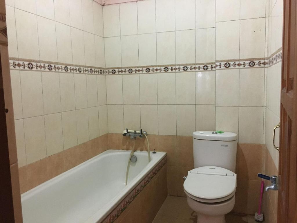 Клатен: Hotel Alami near Alun-Alun Klaten