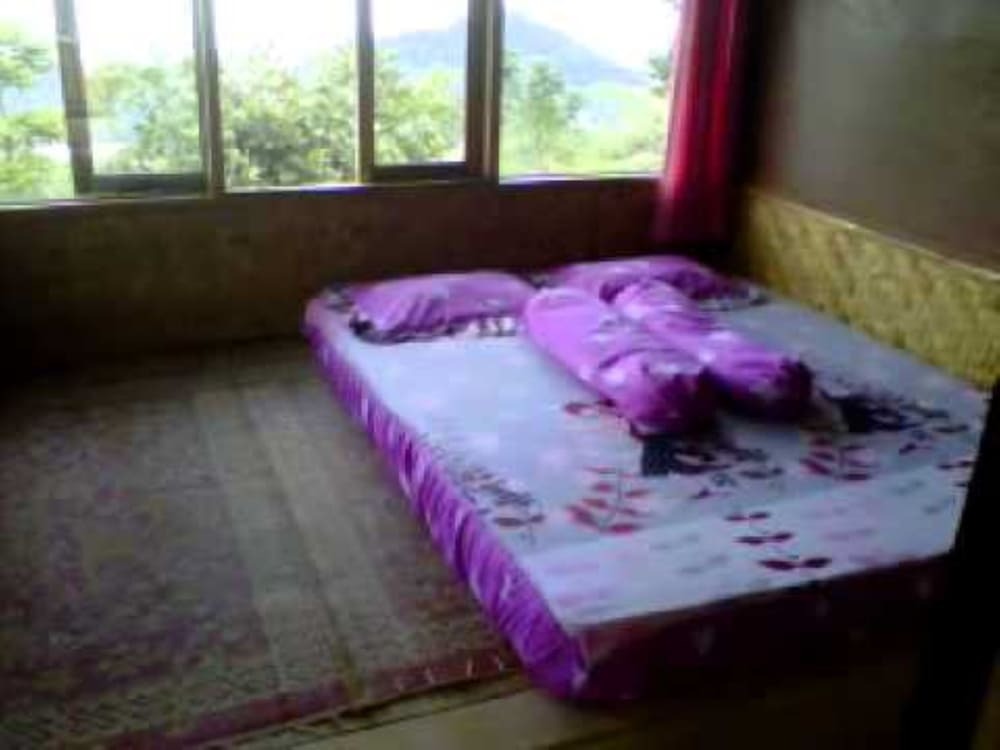 Читарингул: Pondok Amira