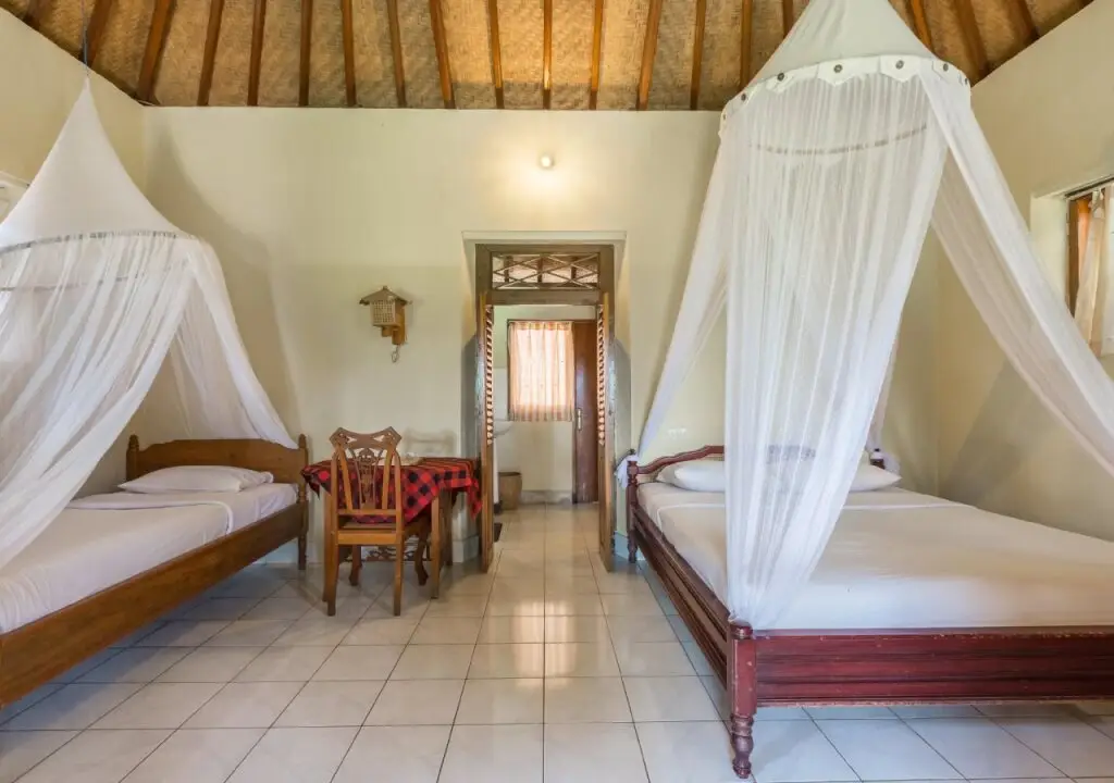 Мундук: Meme Surung Hotel