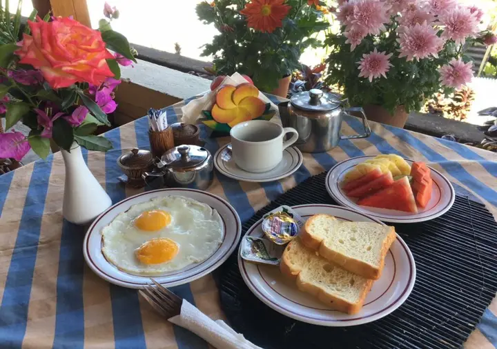 Мундук: Meme Surung Hotel