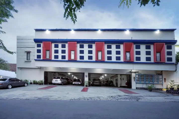 Семаранг: Dparagon Jalan Jogja
