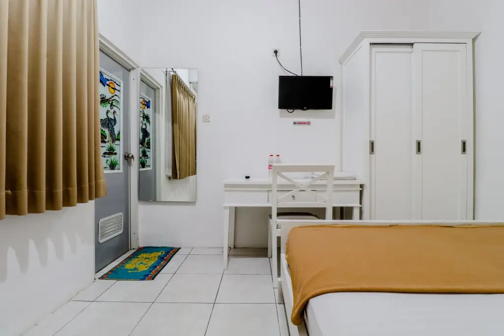 Депок: Ratu Guesthouse