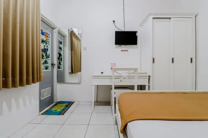 Депок: Ratu Guesthouse