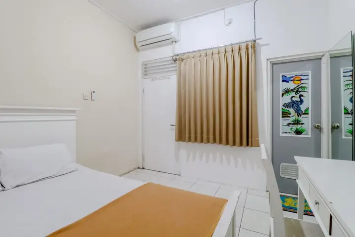 Депок: Ratu Guesthouse