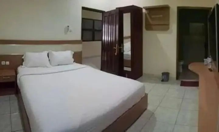 Бату: Halona Guest House