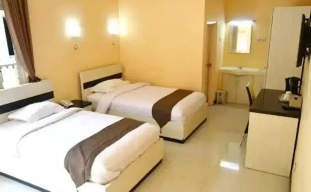 Бату: Halona Guest House