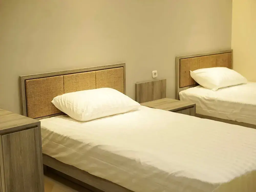 Суракарта: Djuragan Kamar Priority Inn