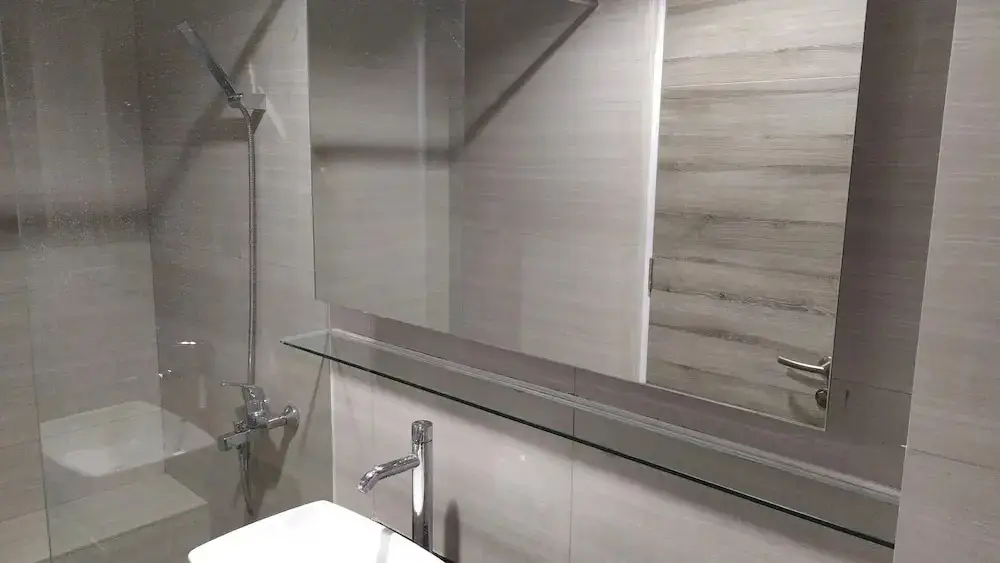 Суракарта: Djuragan Kamar Priority Inn