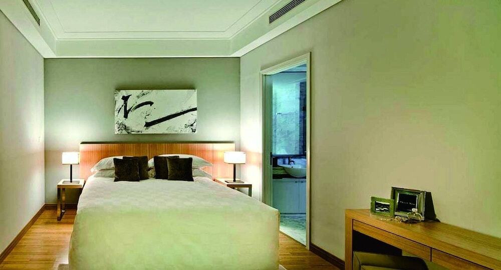 Джакарта: Three Bedroom Apartments Fraser Residence Sudirman
