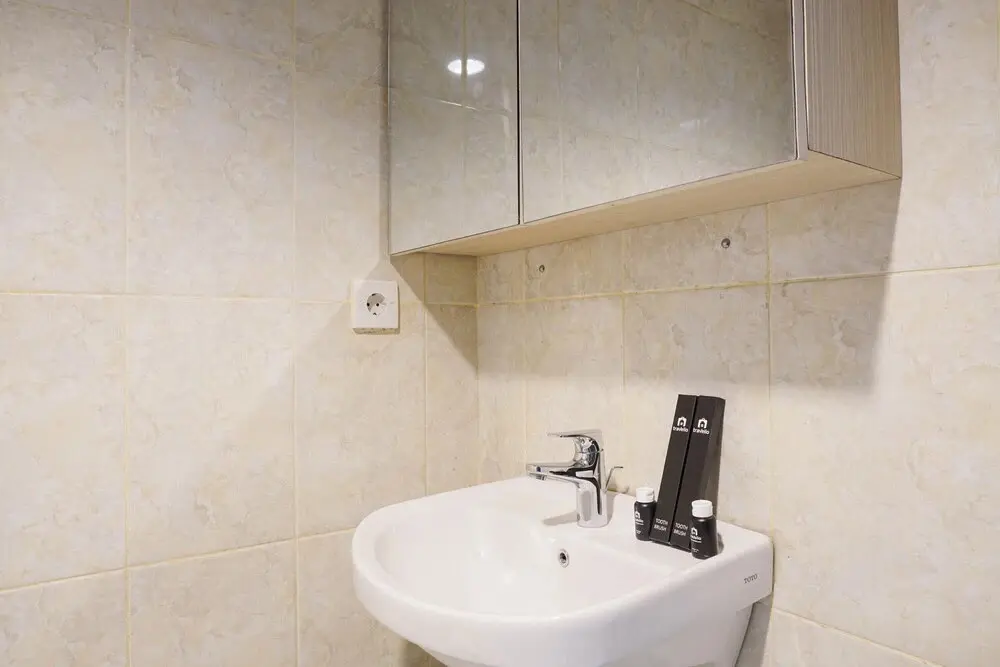 Джакарта: Cozy Living 1BR Tamansari The Hive Apartment