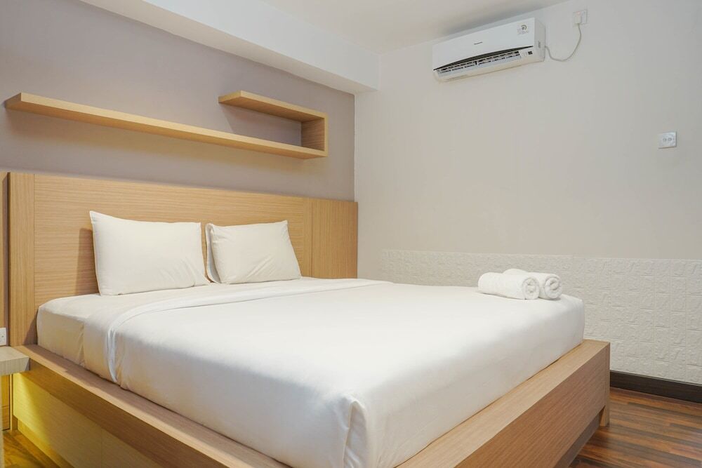 Джакарта: Cozy Living 1BR Tamansari The Hive Apartment