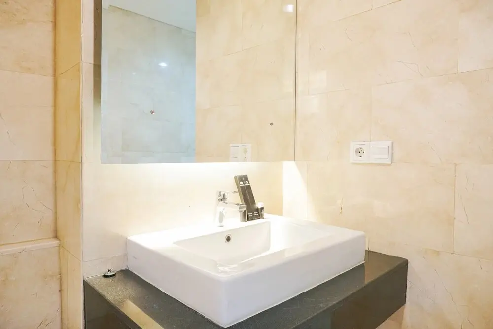 Джакарта: Cozy 1BR Royale Springhill Apartment with City View