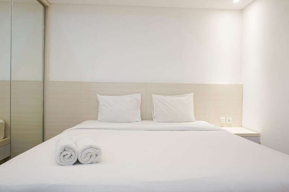 Джакарта: Cozy 1BR Royale Springhill Apartment with City View